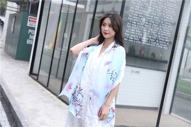 真絲長(zhǎng)絲巾怎么系